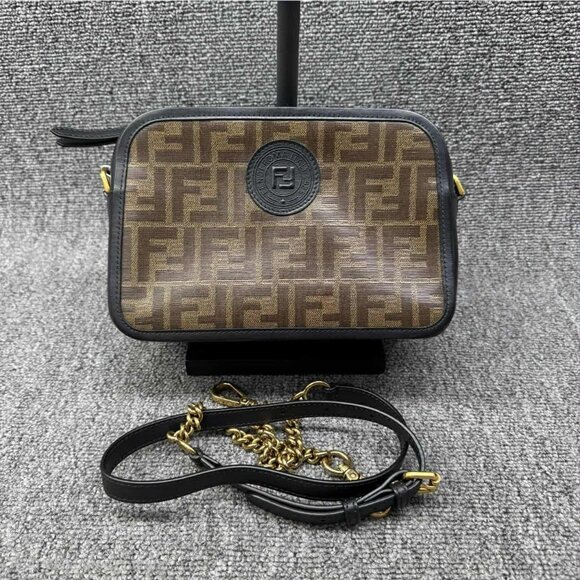 Fendi Camera Shoulder Bag fbcco735-102225 - Picture 2 of 14